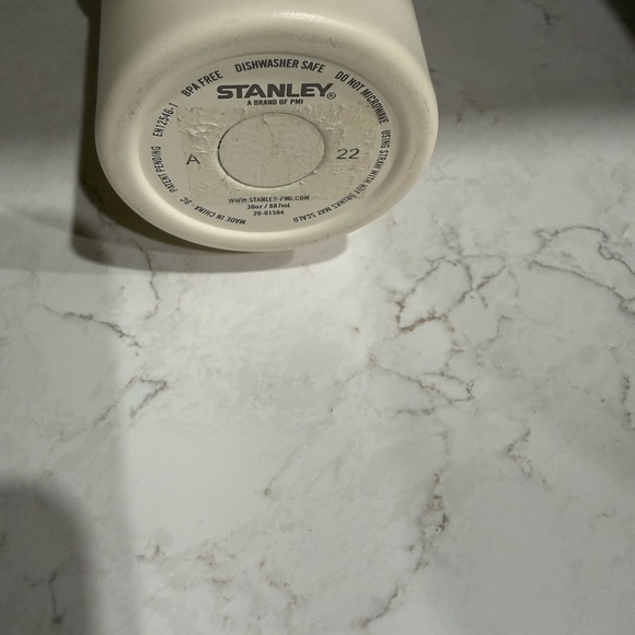 Stanley Quencher 30oz Cream Tumbler w/ Lid – NO STRAW - Picture 2 of 5